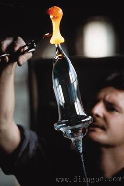 D:/zjuwq/3 Teaching/本科生/课程/制冷与低温原理/第一章/Materials/by other method/Thermoacoustic effect/The Power of Sound/Figure 1.jpg