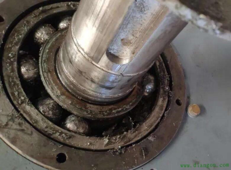 大型电机轴承烧坏不要轻易更换